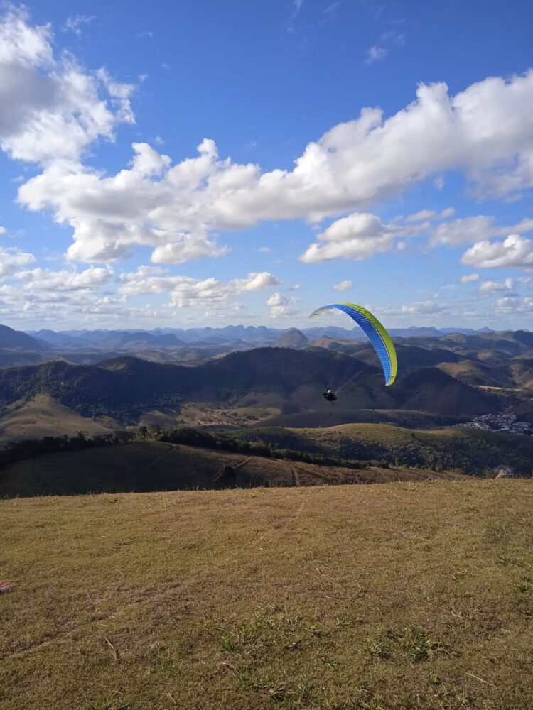 Pilotos de Voo Livre vão colorir o céu  na  2ª Revoada do Contestado comemorando 80 anos de Mantena, 10 e 11 de Junho, Imperdível!