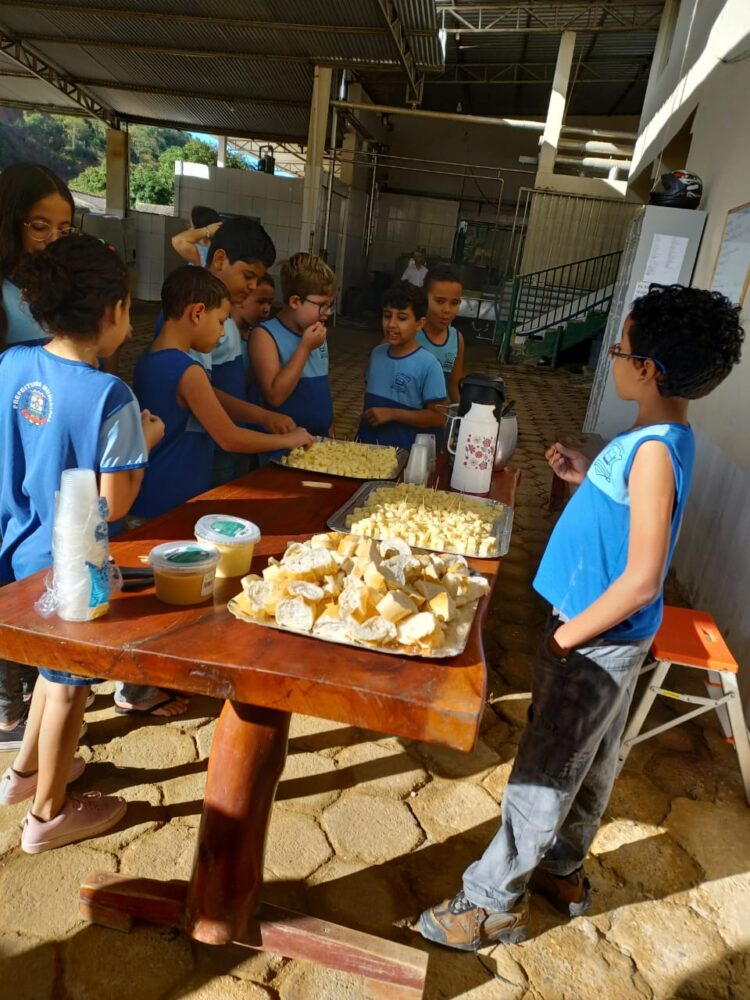 Exclusivo: MAVILAC chega nas prateleiras de estabelecimentos comerciais da Terra Boa e no coração dos mantenenses