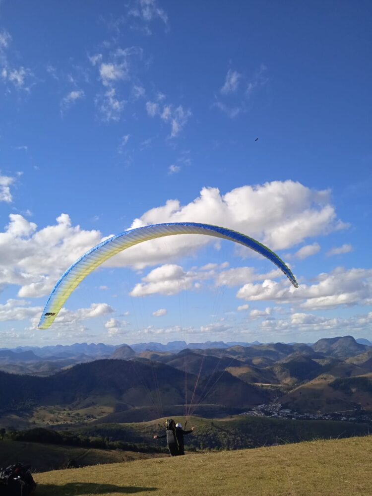 Pilotos de Voo Livre vão colorir o céu  na  2ª Revoada do Contestado comemorando 80 anos de Mantena, 10 e 11 de Junho, Imperdível!