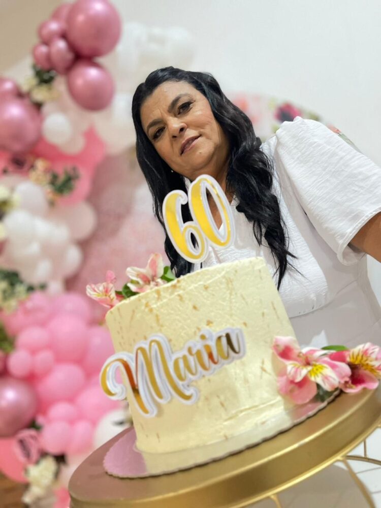 Irmã Maria da Penha Venâncio comemora  60 anos com a família e amigos na Igreja Missão Batista no bairro Tropical  em Mantena 