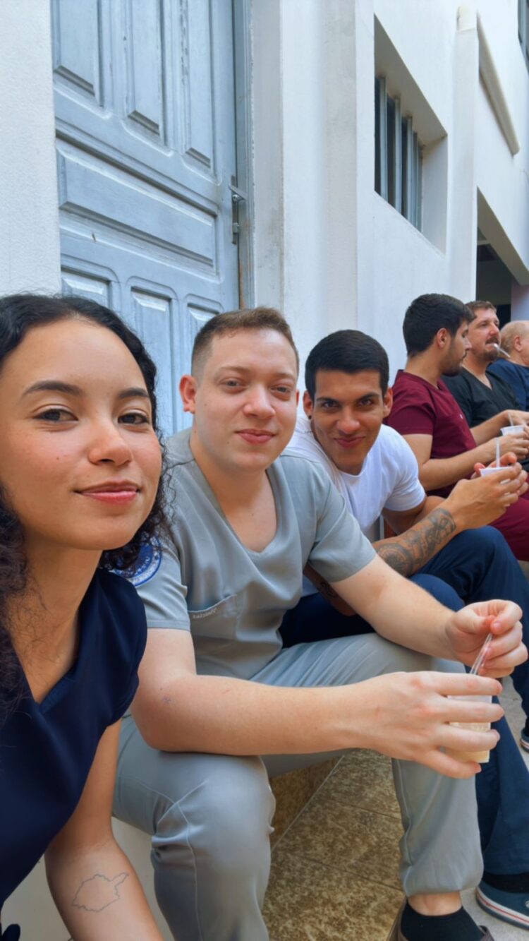 Estagiários de Medicina  tem  despedida com homenagem do Hospital São Vicente de Paulo de Mantena 