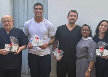 Estagiários de Medicina  tem  despedida com homenagem do Hospital São Vicente de Paulo de Mantena 