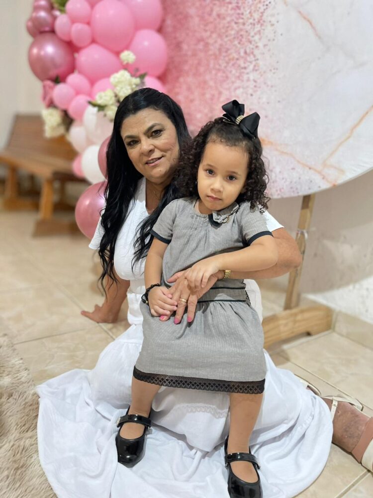 Irmã Maria da Penha Venâncio comemora  60 anos com a família e amigos na Igreja Missão Batista no bairro Tropical  em Mantena 