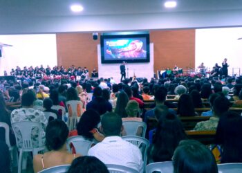 Primeira Igreja Batista  lotada comemora 81 anos com a presença do cantor Anderson Freire em Mantena, veja alguns momentos especiais…