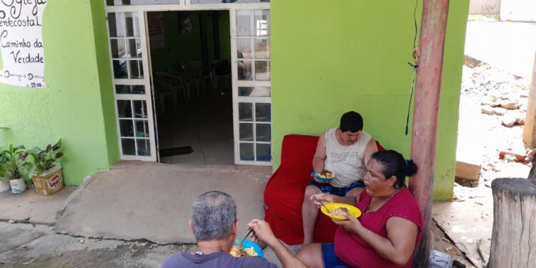 Com cardápio diferente  Projeto Sopão da Esperança atendeu nesta quarta-feira, (4), em Mantena