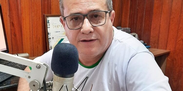 Programa Rogério Augusto  e Rádio Líder FM oferecem   03 cestas básicas  para os ouvintes neste mês de Dezembro em Mantena 