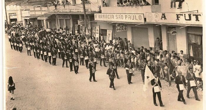 Épico: Lembranças de um trecho mágico da Avenida Presidente Vargas em frente ao Cine Teatro Império em Mantena