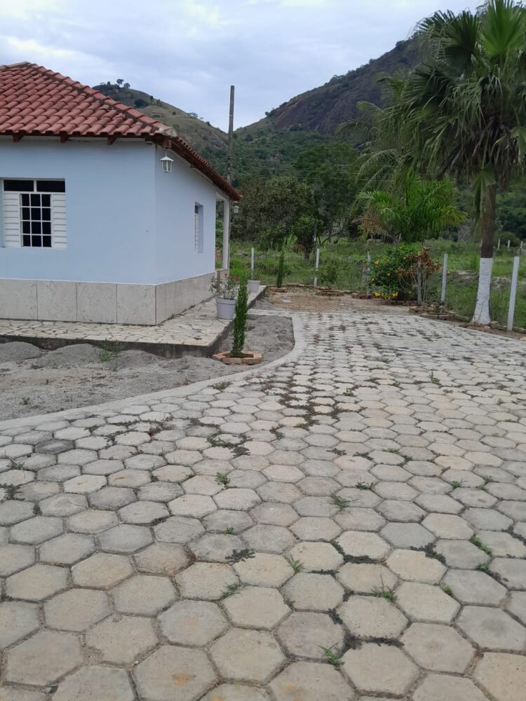 Este sonho pode ser seu: Vende-se um Sítio medindo 25 mil m2 a 3 Km do centro de Mantena, veja as fotos e entre em contato conosco