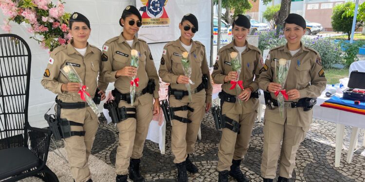 Polícia Militar realiza ação cívico social em comemoração ao Dia Internacional da Mulher em Mantena 