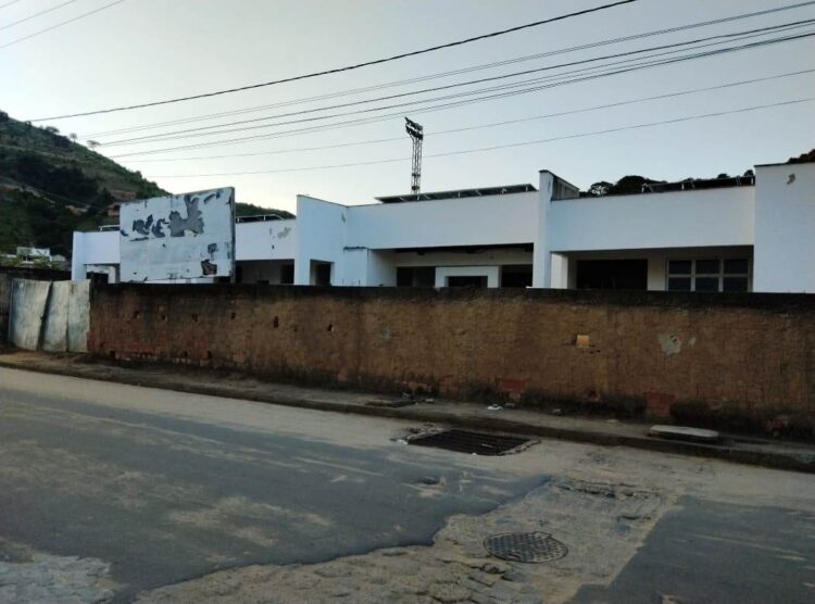 Que vergonha! Prefeito João Rufino bate recorde negativo e  população espera pela  Creche Municipal há  8 anos em Mantena