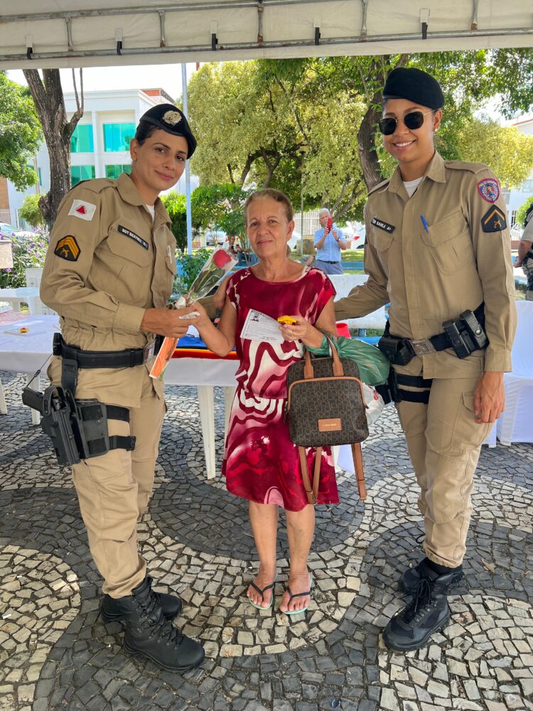 Polícia Militar realiza ação cívico social em comemoração ao Dia Internacional da Mulher em Mantena 