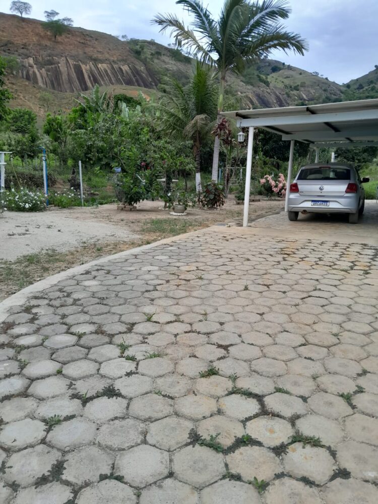 Este sonho pode ser seu: Vende-se um Sítio medindo 25 mil m2 a 3 Km do centro de Mantena, veja as fotos e entre em contato conosco