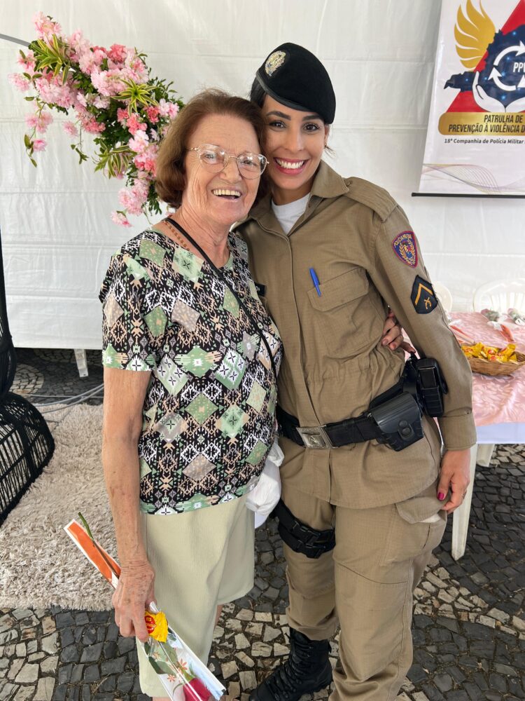 Polícia Militar realiza ação cívico social em comemoração ao Dia Internacional da Mulher em Mantena 