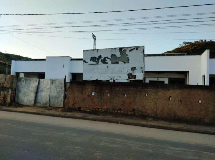 Que vergonha! Prefeito João Rufino bate recorde negativo e  população espera pela  Creche Municipal há  8 anos em Mantena