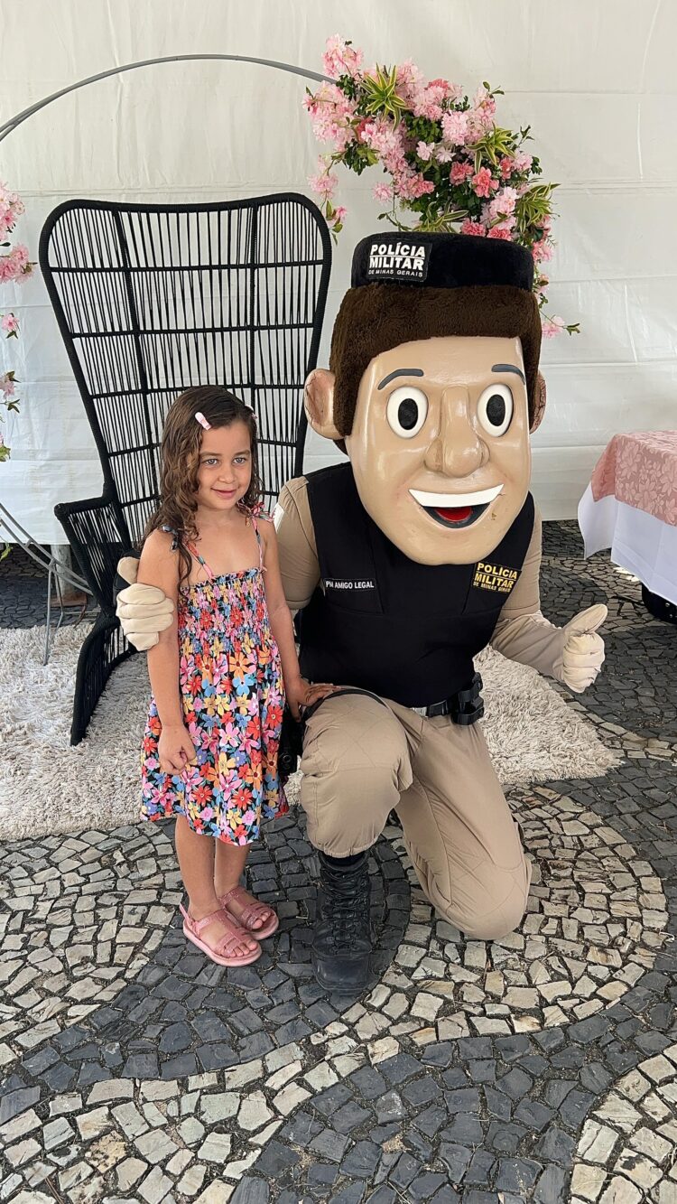 Polícia Militar realiza ação cívico social em comemoração ao Dia Internacional da Mulher em Mantena 