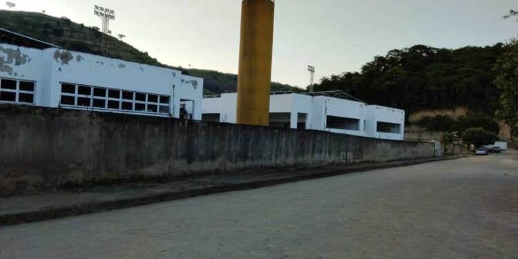 Que vergonha! Prefeito João Rufino bate recorde negativo e  população espera pela  Creche Municipal há  8 anos em Mantena