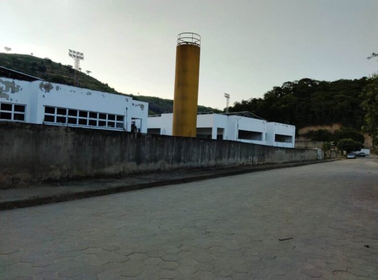 Que vergonha! Prefeito João Rufino bate recorde negativo e  população espera pela  Creche Municipal há  8 anos em Mantena