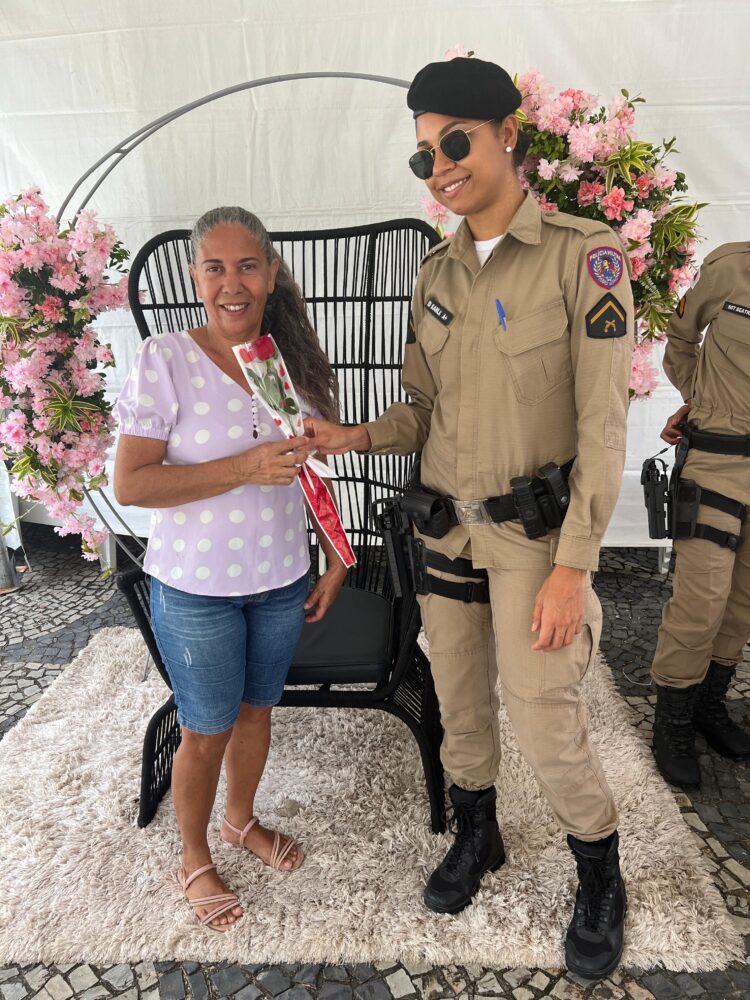 Polícia Militar realiza ação cívico social em comemoração ao Dia Internacional da Mulher em Mantena 