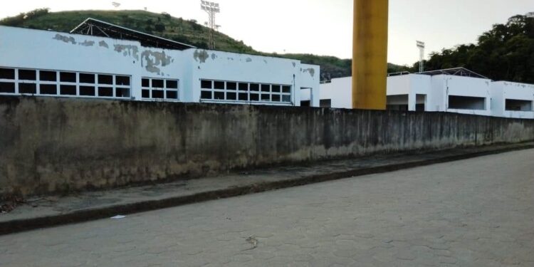 Que vergonha! Prefeito João Rufino bate recorde negativo e  população espera pela  Creche Municipal há  8 anos em Mantena