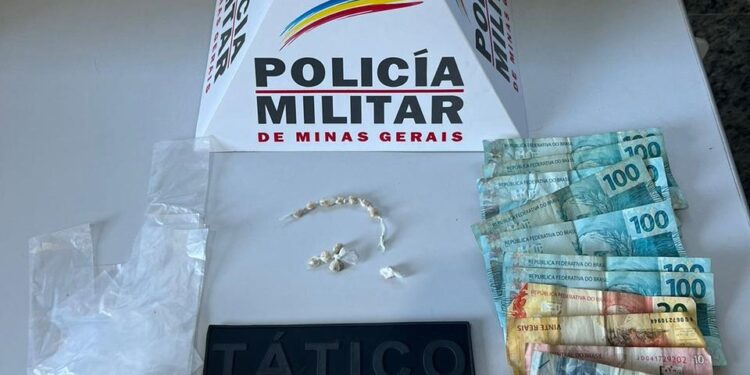Denúncia Anônima: Polícia Militar prende jovem comercializando drogas no Bairro dos Operários em Mantena