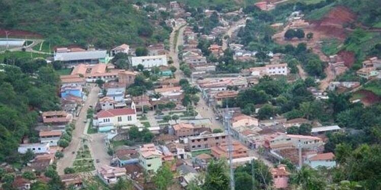 Criminosos armados invadem fazenda e tentam roubar família em São Félix de Minas, proprietário da fazenda foi atingido e segue hospitalizado 