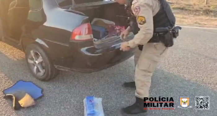 Motorista fura bloqueio policial e acaba preso com seis quilos de maconha em Divino das Laranjeiras