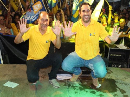 Nos braços do povo Dr. Lucas e Dudu escreveram seus nomes na história política de Itabirinha