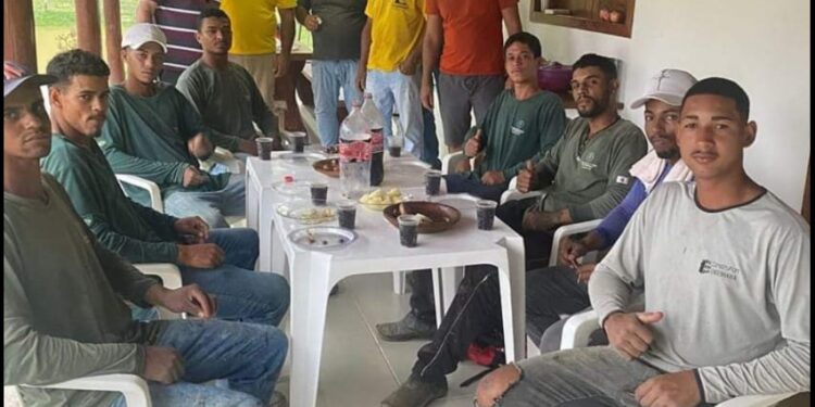 Serra toda calçada e já começou o terceiro dos sete trechos que ainda serão calçados no JATAI; O Trabalho Não Para Em Itabirinha!
