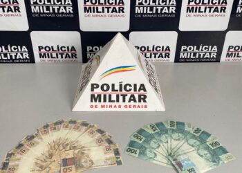 Flagrado recebendo mais de mil reais em notas falsas, adolescente é apreendido em Itabirinha