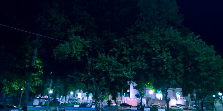 Imagem Do Dia: Mantena no escuro, Prefeito João Rufino finaliza mandatos sem decoração natalina, veja como ficou em Central de Minas