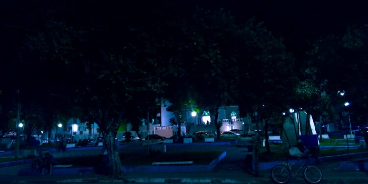 Imagem Do Dia: Mantena no escuro, Prefeito João Rufino finaliza mandatos sem decoração natalina, veja como ficou em Central de Minas