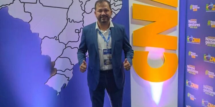 Prefeito eleito Danilo Moqueca se destaca pela participação em encontros políticos e eventos municipalistas em busca de ampliar conhecimentos e recursos para São João do Manteninha