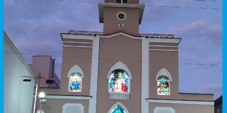 Turismo: A beleza e a tradição da Igreja Matriz de Santo Antônio – Venha conhecer Mantena!”