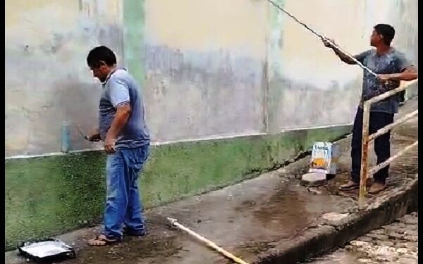 Empresários contribuem  e coordenadores colocam a mão na massa na reforma da Quadra do Centro Renê de Oliveira Alvim em Mantena