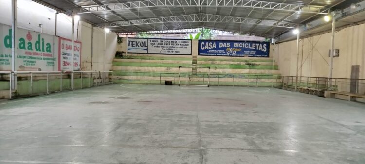 Imagem Do Dia: Que tristeza! Veja como foi entregue  a Quadra do Centro Renê de Oliveira Alvim em Mantena