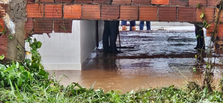 Exclusivo: Prefeito Dr. Lucas Donádia sobre as fortes  chuvas em Itabirinha “Eu sei que é difícil,  tenham calma,  se afastem dos locais de risco, vamos trabalhar  o máximo e incansavelmente para tentar sanar todas as dificuldades possíveis” 