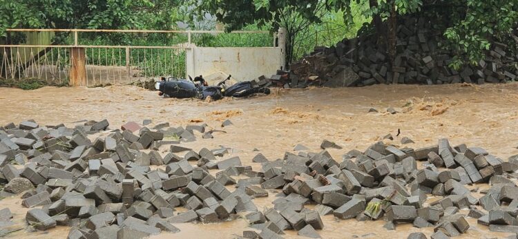 Exclusivo: Prefeito Dr. Lucas Donádia sobre as fortes  chuvas em Itabirinha “Eu sei que é difícil,  tenham calma,  se afastem dos locais de risco, vamos trabalhar  o máximo e incansavelmente para tentar sanar todas as dificuldades possíveis” 