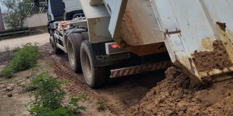 População aplaude o trabalho da Prefeitura Municipal na limpeza das ruas e reconstrução da cidade depois das fortes chuvas em Mantena, veja as fotos …