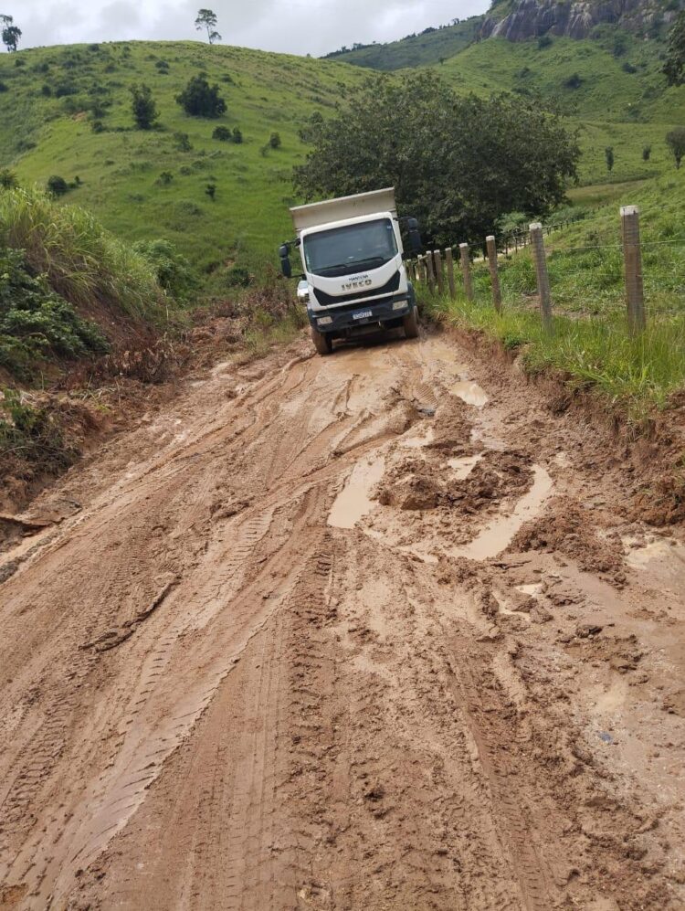 População aplaude o trabalho da Prefeitura Municipal na limpeza das ruas e reconstrução da cidade depois das fortes chuvas em Mantena, veja as fotos …