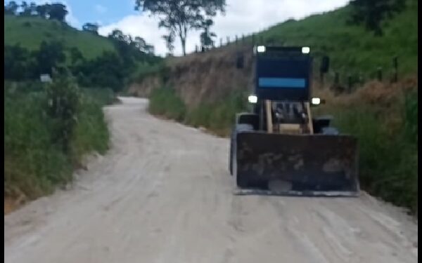Imagem do Mês: Prefeitura  trabalha forte cascalhando e  mudando o cenário e a realidade da Serra do Nazário em Mantena, veja vídeo