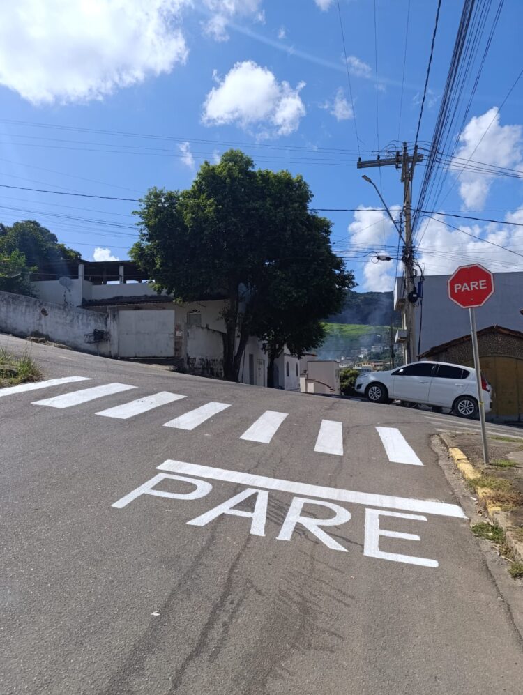 Um Novo Tempo na Terra Boa! Segurança na pintura dos quebra-molas e mutirão de dedetização nas escolas, compromisso com a Educação na volta às aulas em Mantena. 