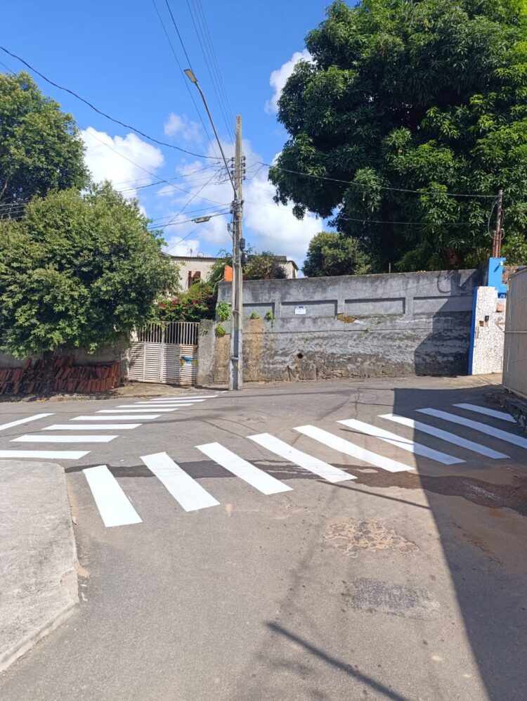 Um Novo Tempo na Terra Boa! Segurança na pintura dos quebra-molas e mutirão de dedetização nas escolas, compromisso com a Educação na volta às aulas em Mantena. 