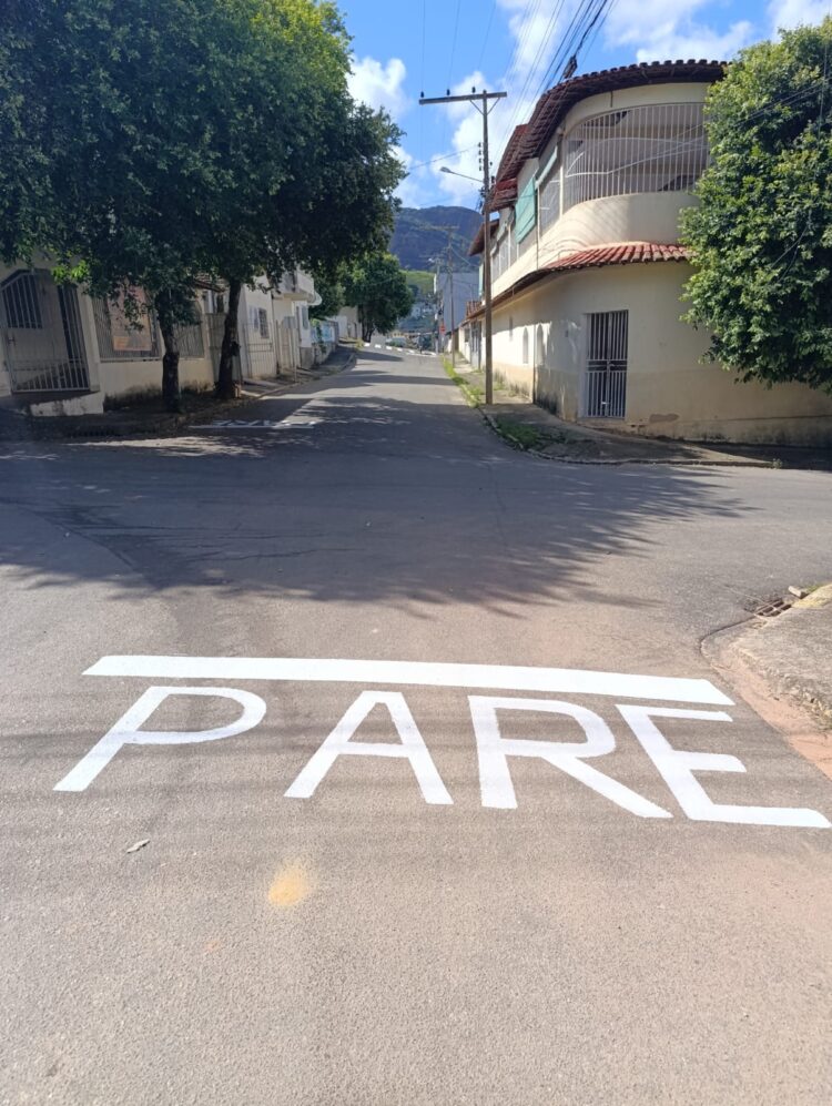 Um Novo Tempo na Terra Boa! Segurança na pintura dos quebra-molas e mutirão de dedetização nas escolas, compromisso com a Educação na volta às aulas em Mantena. 