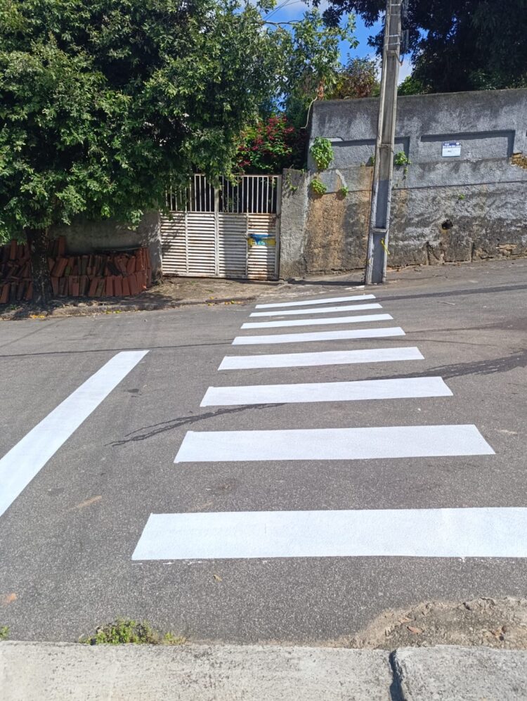 Um Novo Tempo na Terra Boa! Segurança na pintura dos quebra-molas e mutirão de dedetização nas escolas, compromisso com a Educação na volta às aulas em Mantena. 