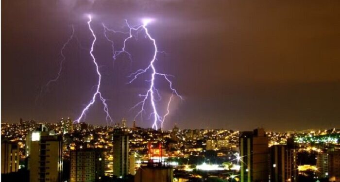 Em 4 meses, mais de 100 mil raios são registrados no Leste de Minas; entenda os perigos