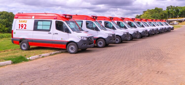 Depois de eleito Presidente do CISDOCE, Prefeito de Itabirinha, Dr. Lucas Donádia,  se torna Vice-Presidente do CONSURGE, ao lado do Prefeito Gustavo de Ipatinga …