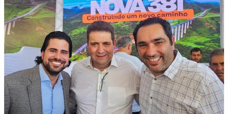 Prefeito de Itabirinha e Presidente do CISDOCE, Dr. Lucas Donádia e  autoridades  participam  do lançamento da Duplicação da BR-381, trecho entre GV e BH