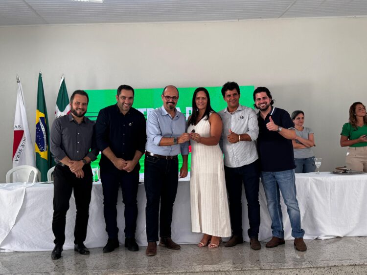 Grande Dia! Reunião Extraordinária do CISDOCE com Vice-Governador  e entrega dos 13 primeiros ônibus do Transporta SUS em Divino das Laranjeiras