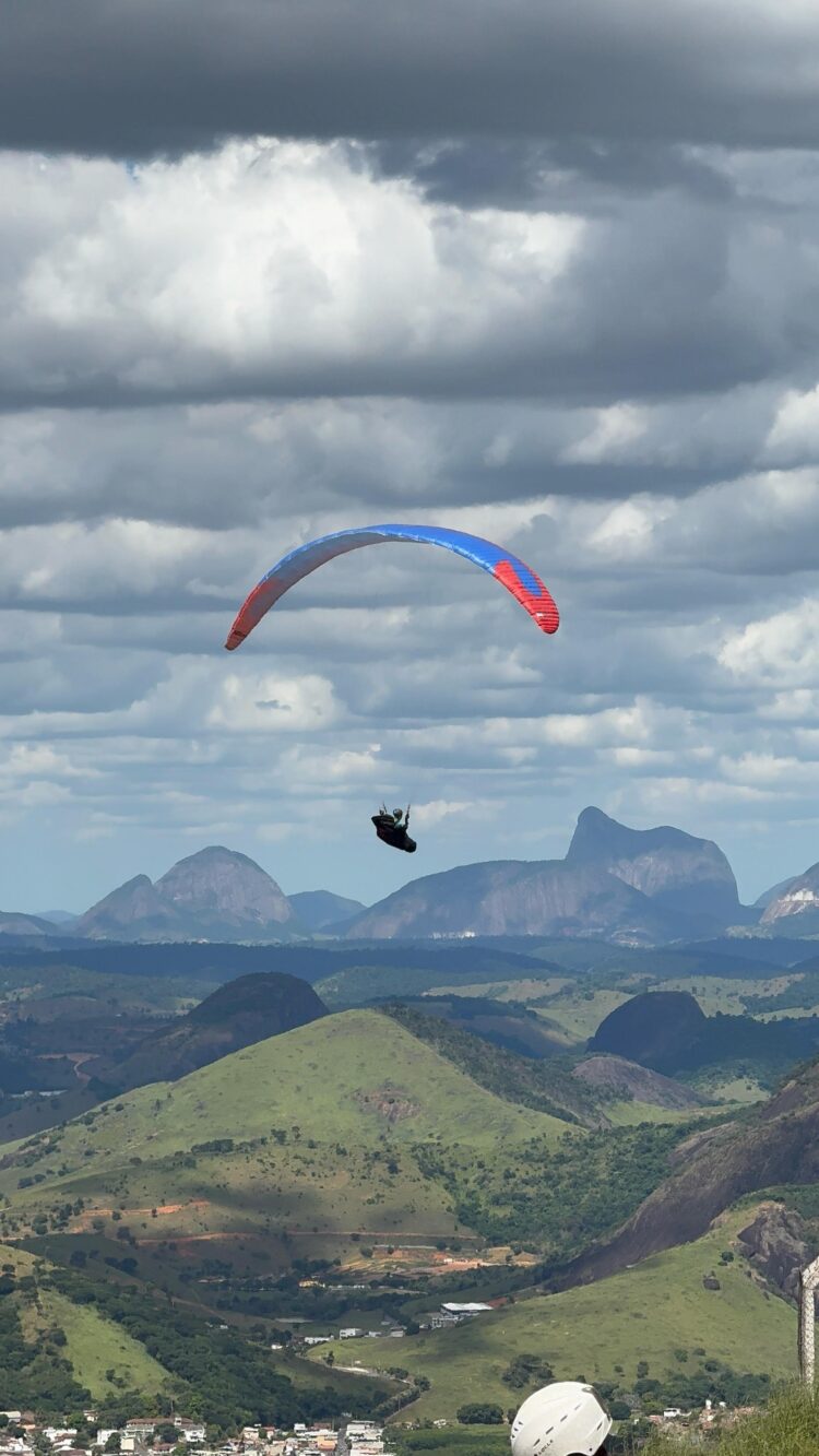 Ao som do DJ Capilé e o degustar da Cerveja Contestado acompanhe como foi  o  colorido especial do Open Voo Livre+ Sunset  no céus de Mantena