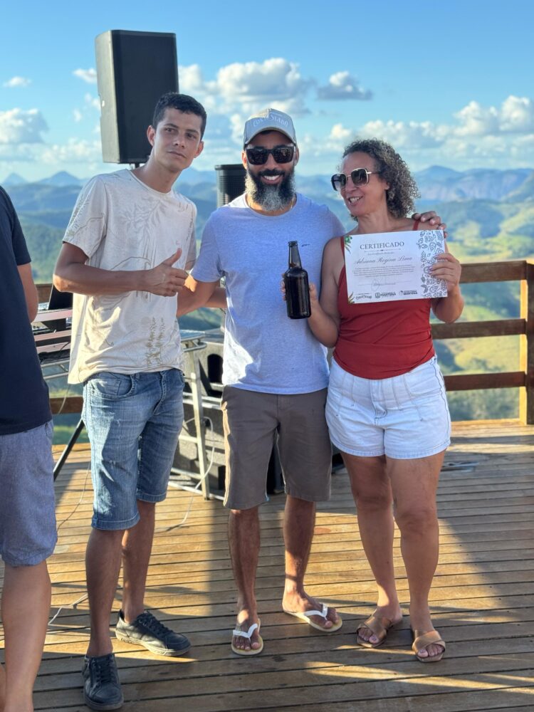 Ao som do DJ Capilé e o degustar da Cerveja Contestado acompanhe como foi  o  colorido especial do Open Voo Livre+ Sunset  no céus de Mantena